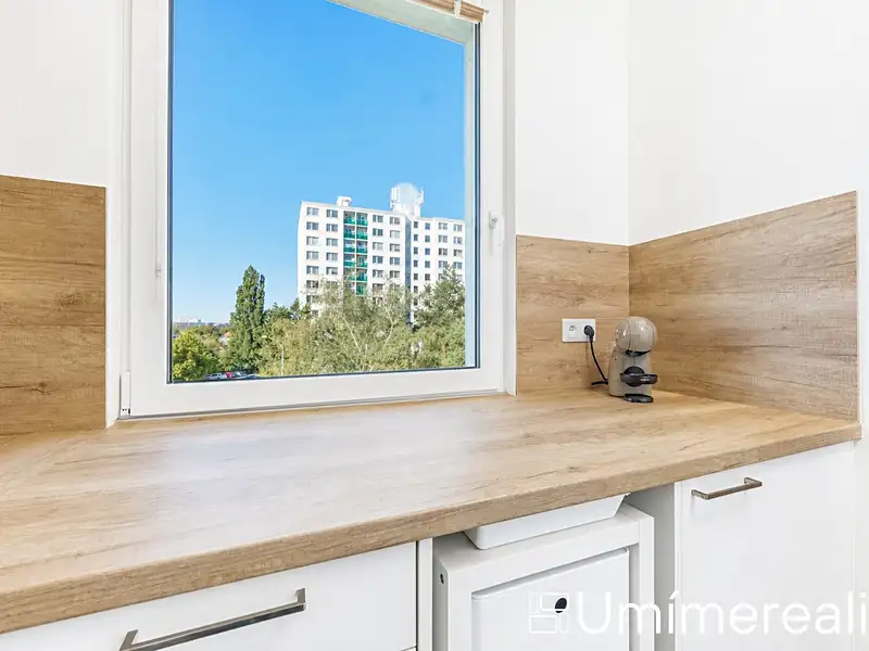 Prodej bytu 1+kk 30 m², Praha – náhled fotky 3