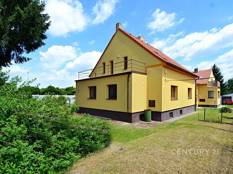 Prodej rodinného domu 215 m², pozemek 892 m², Hostivice – náhled fotky 2