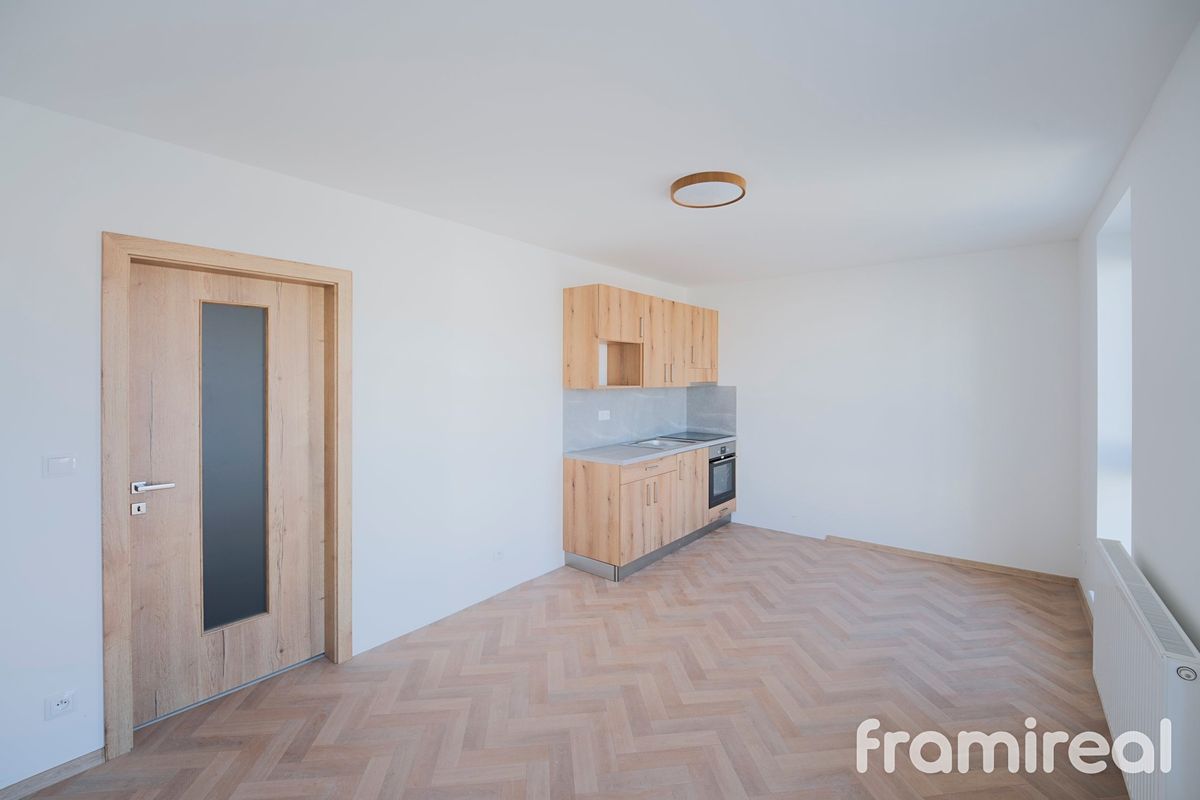 Pronájem bytu 1+kk 30 m² – fotografie 2