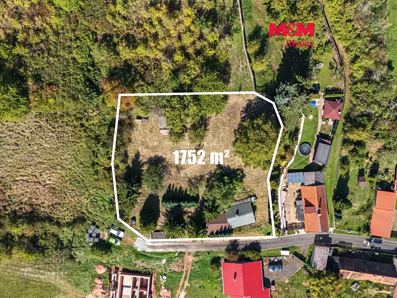Prodej stavebního pozemku 1752 m², Pnětluky – náhled fotky 1
