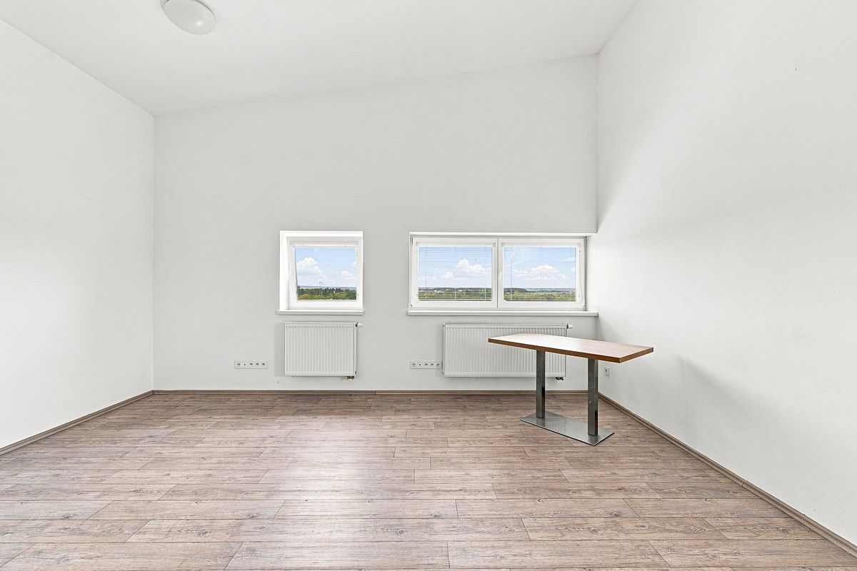 Pronájem kanceláře 1382 m² – fotografie 5
