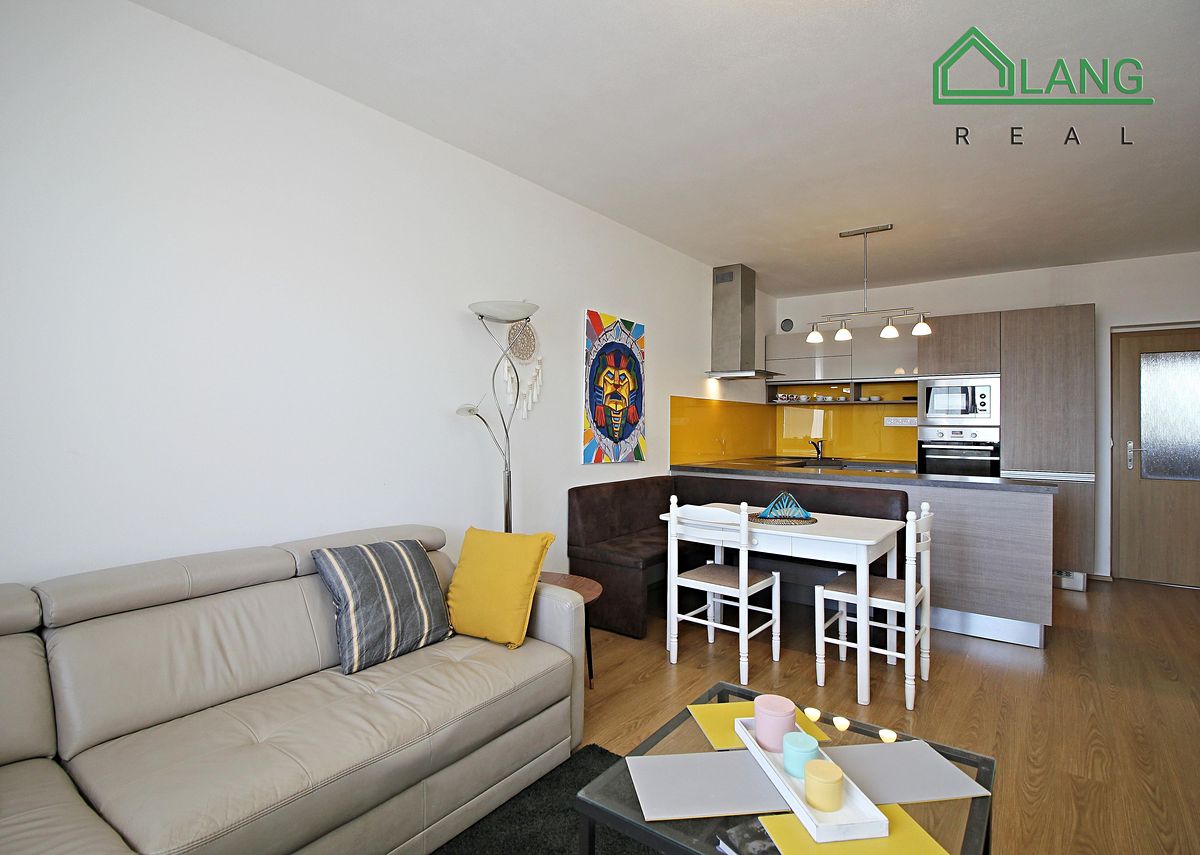 Pronájem bytu 3+kk 68 m² – fotografie 3