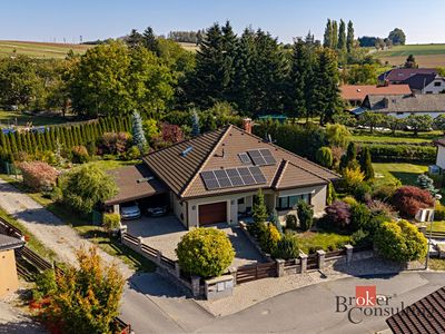 Prodej rodinného domu 195 m², pozemek 1215 m²