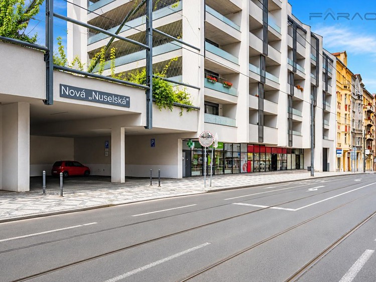 Комерційне приміщення в оренду, 174 м² (1 з 18)