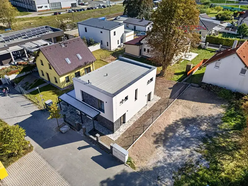 Prodej rodinného domu 143 m², pozemek 380 m², Kladno – náhled fotky 2