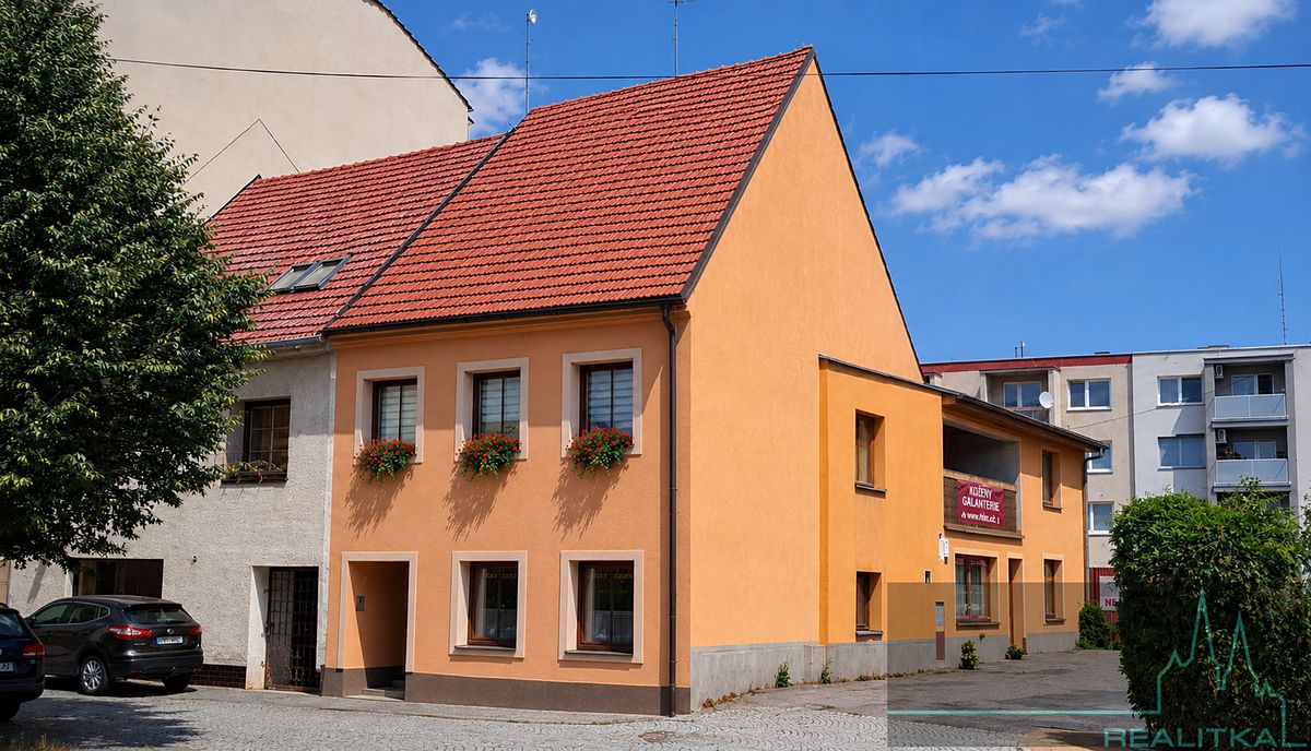 Prodej rodinného domu 300 m², pozemek 151 m², Bučovice – fotka 1 z 3