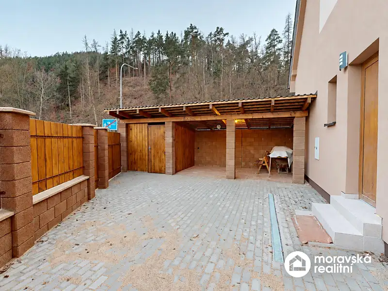 Pronájem bytu 5+kk 164 m², Oslavany – náhled fotky 2