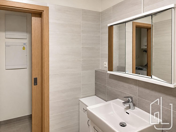 Pronájem bytu 2+kk, 56 m² (4 z 11)