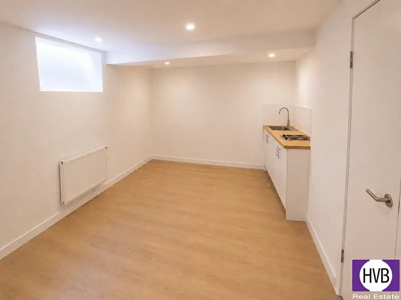 Prodej bytu 1+kk 16 m², Praha – náhled fotky 1