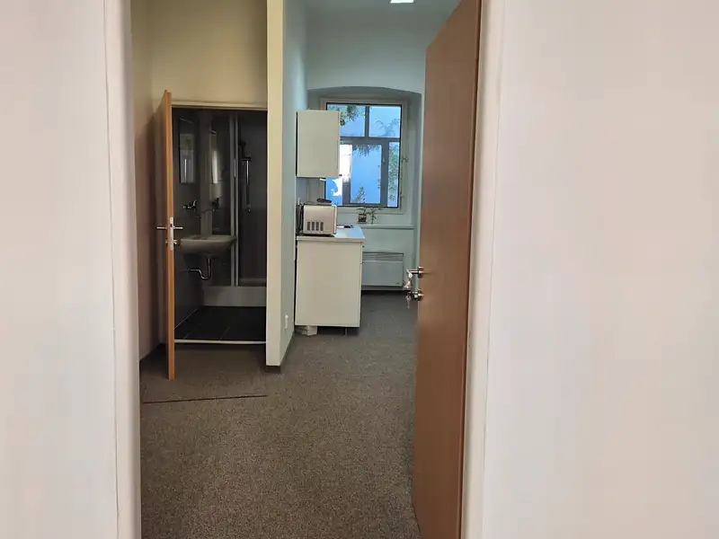 Pronájem kanceláře 135 m², Praha – náhled fotky 2