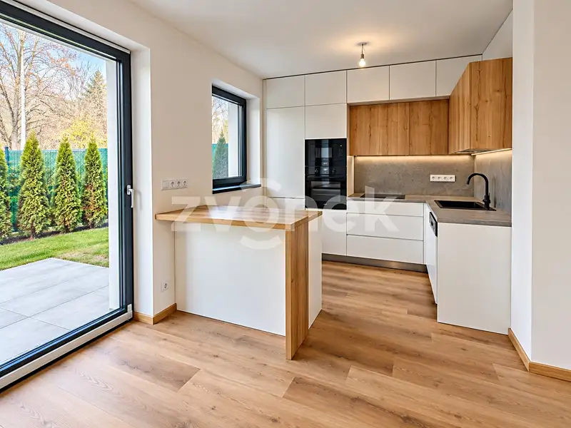 Pronájem rodinného domu 95 m², pozemek 147 m², Zlín – náhled fotky 1