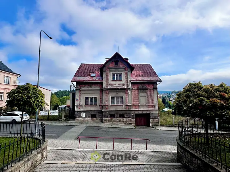 Prodej rodinného domu 420 m², pozemek 980 m², Jablonec nad Nisou – náhled fotky 1
