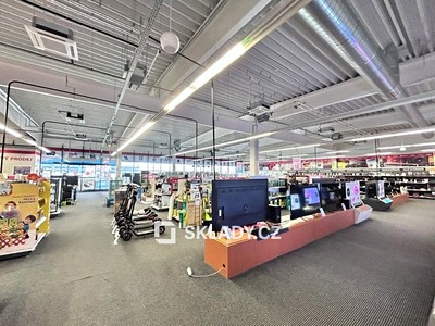 Pronájem obchodního prostoru 795 m²