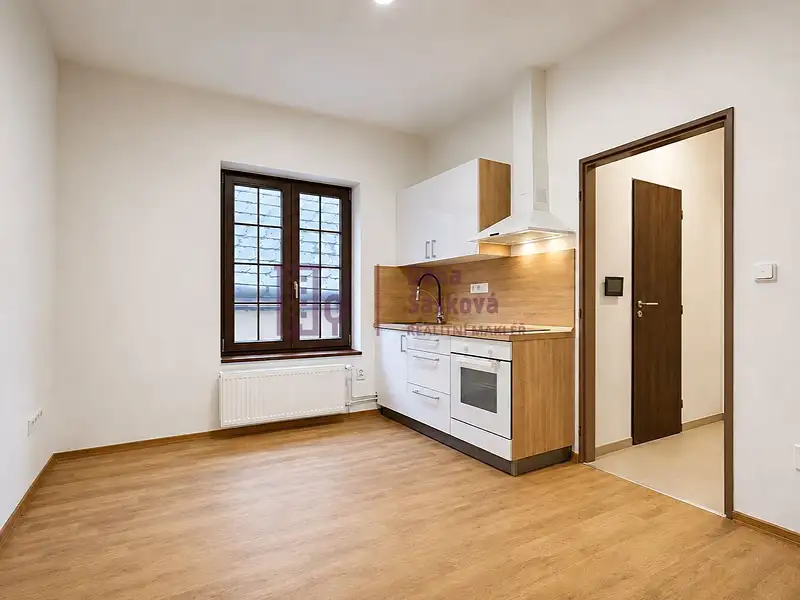 Pronájem bytu 1+kk 20 m², Jindřichův Hradec – náhled fotky 1