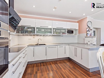 The House for sale, 340 m² (2 of 34)