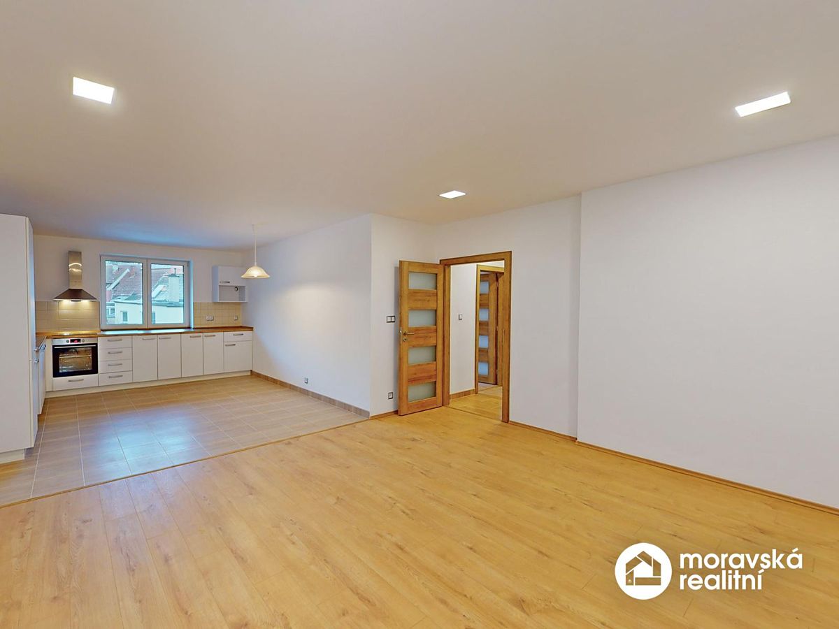 Pronájem bytu 5+kk 164 m², Oslavany – fotka 1 z 3