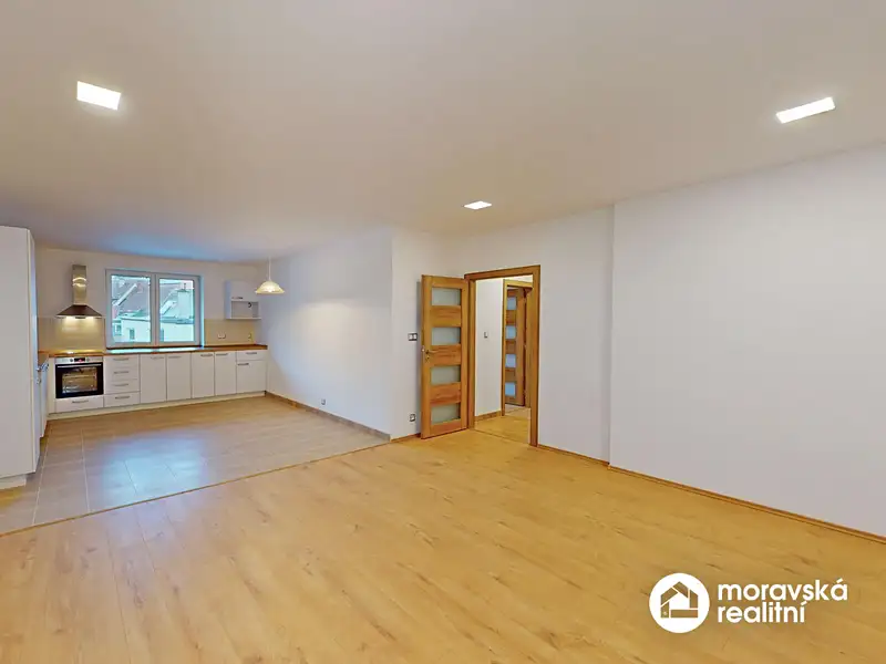 Pronájem bytu 5+kk 164 m², Oslavany – náhled fotky 1