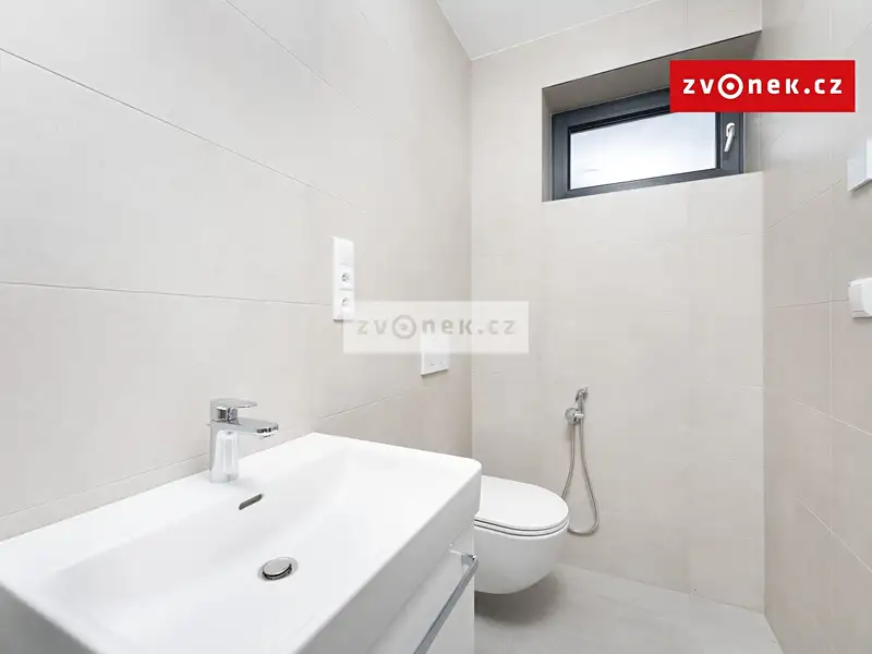 Pronájem rodinného domu 95 m², pozemek 147 m², Zlín – náhled fotky 3