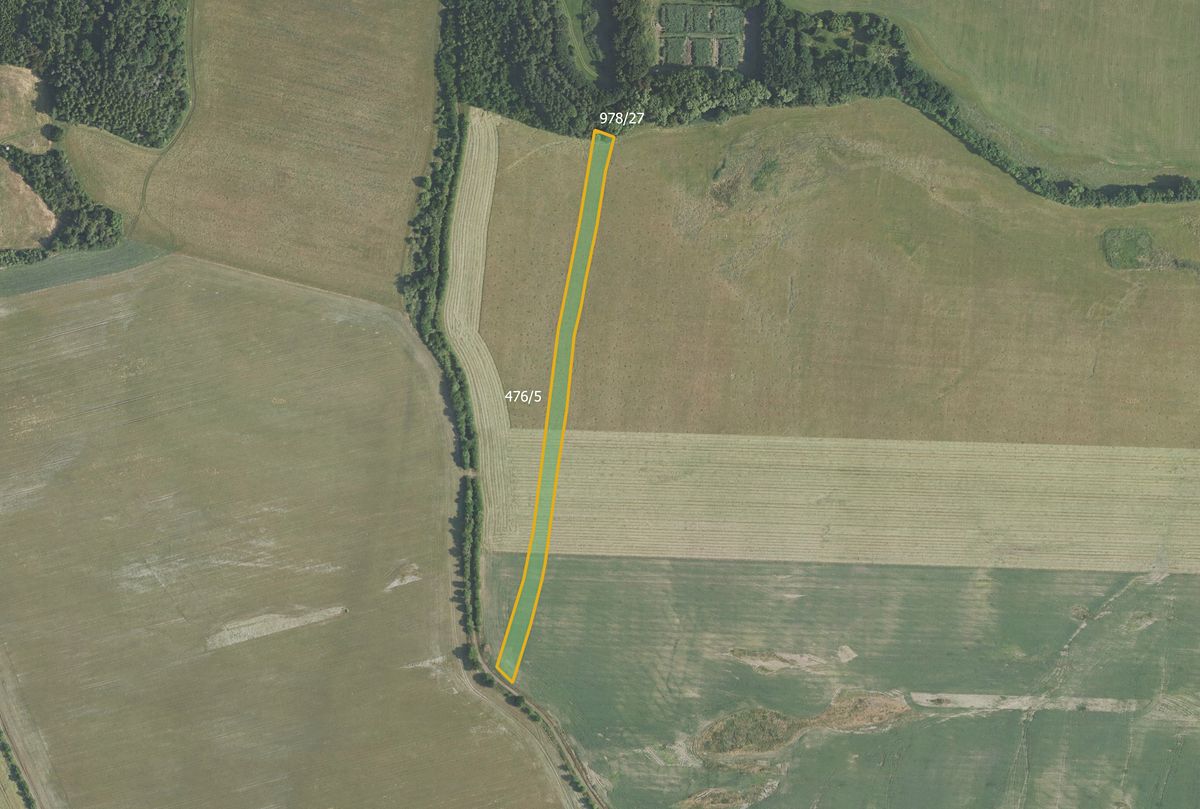 Prodej pole 16173 m², Drahlín – fotka 1 z 3