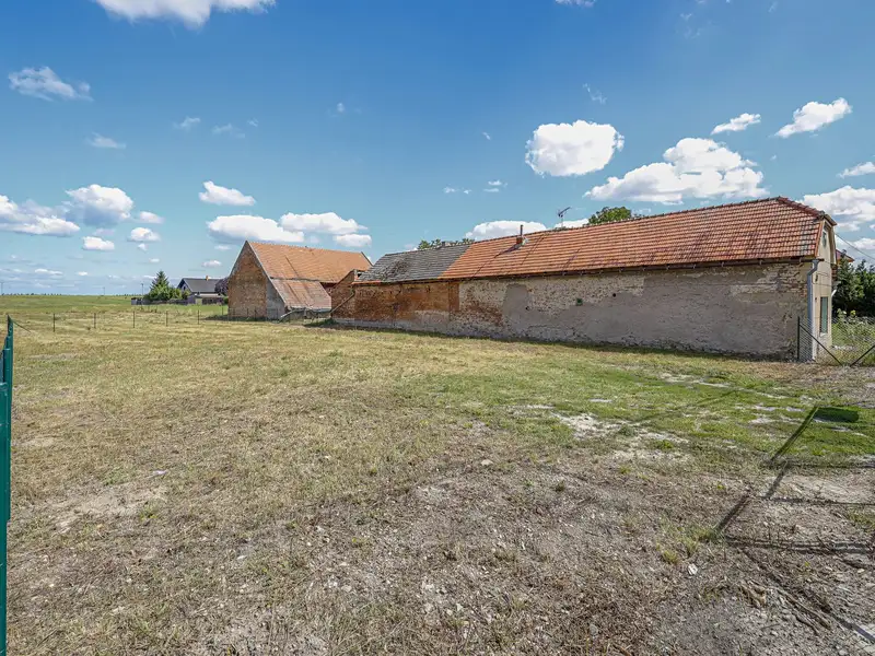 Prodej stavebního pozemku 927 m², Dvory – náhled fotky 1