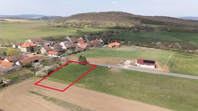 Prodej stavebního pozemku 1254 m², Měňany – náhled fotky 2