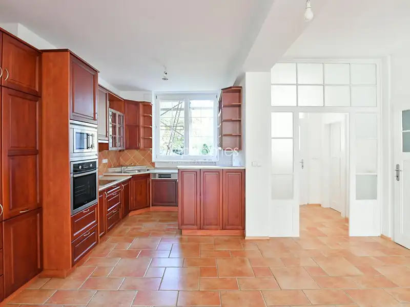 Pronájem rodinného domu 210 m², pozemek 525 m², Praha – náhled fotky 3