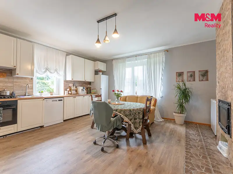 Prodej rodinného domu 400 m², pozemek 2264 m², Oskořínek – náhled fotky 3