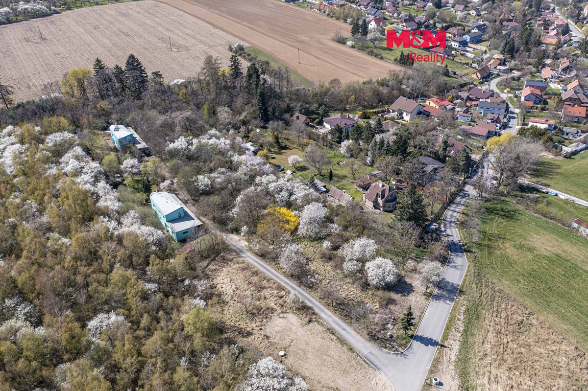 Prodej stavebního pozemku 3021 m², Škvorec – fotka 1 z 3