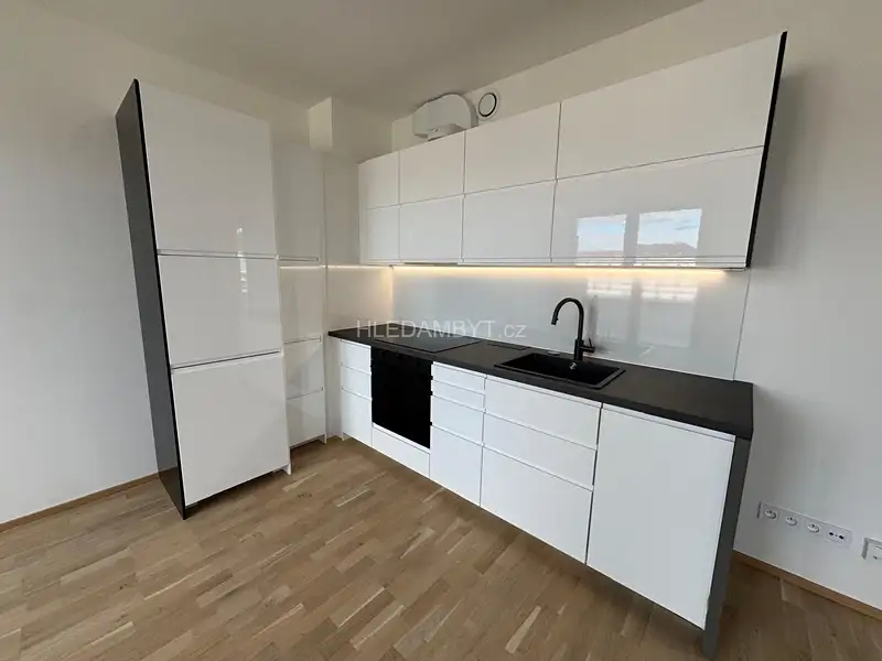 Pronájem bytu 1+kk 35 m², Praha – náhled fotky 3