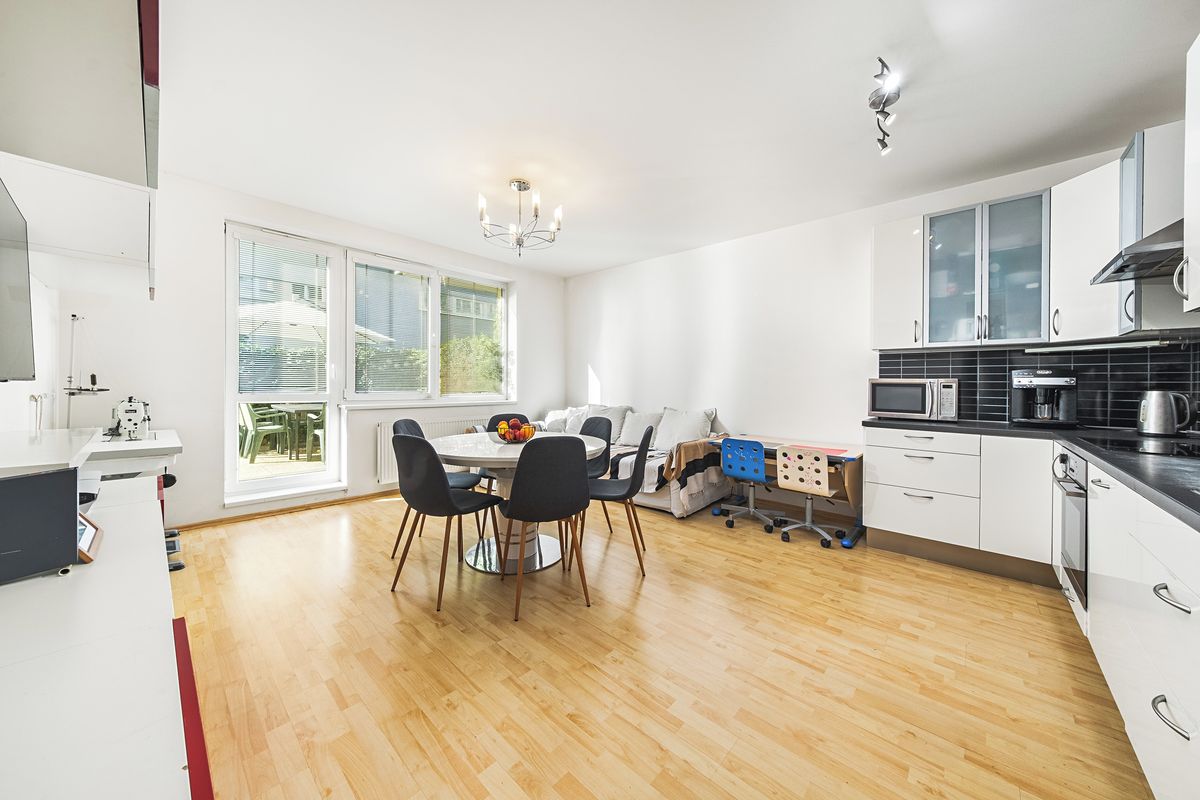 Prodej bytu 3+kk 70 m², Praha – fotka 1 z 3