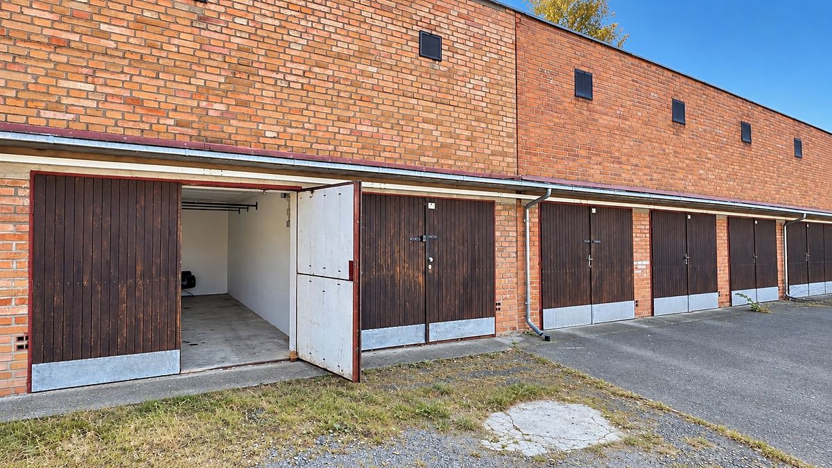 Pronájem garáže 18 m², Zlín – fotka 1 z 3