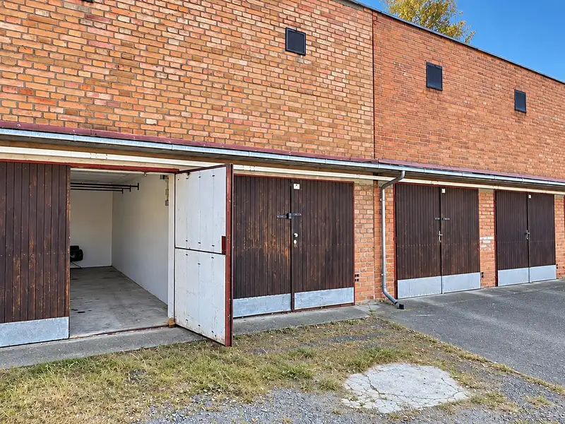 Pronájem garáže 18 m², Zlín – náhled fotky 1