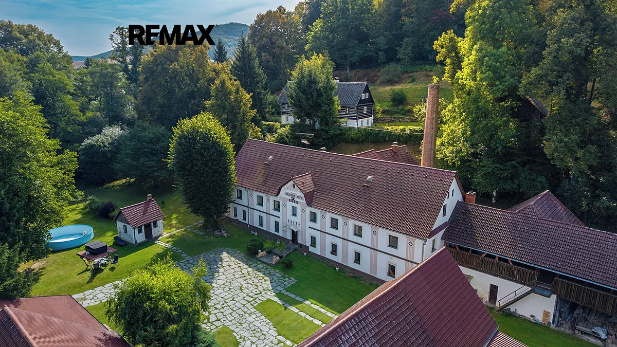 Prodej rodinného domu 380 m², pozemek 6048 m²