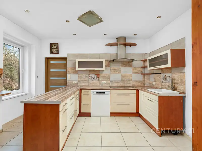 Prodej vícegeneračního domu 220 m², pozemek 596 m², Oslavany – náhled fotky 2