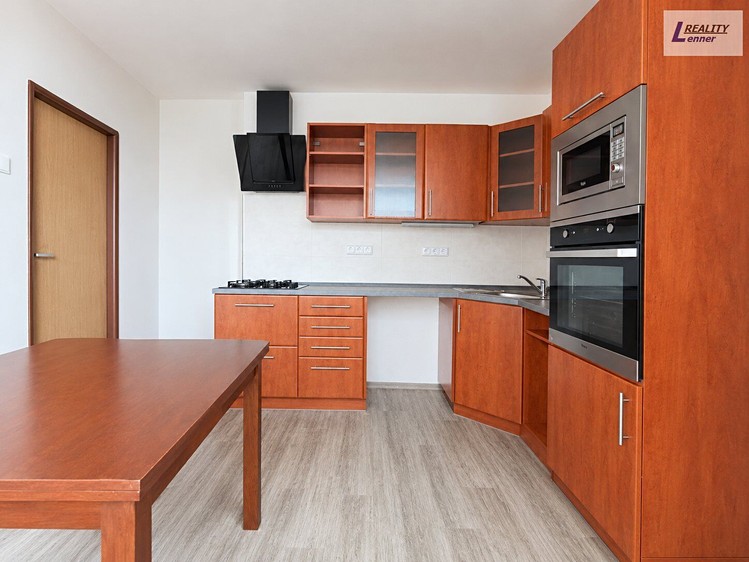 Pronájem bytu 3+1, 88 m² (1 z 19)