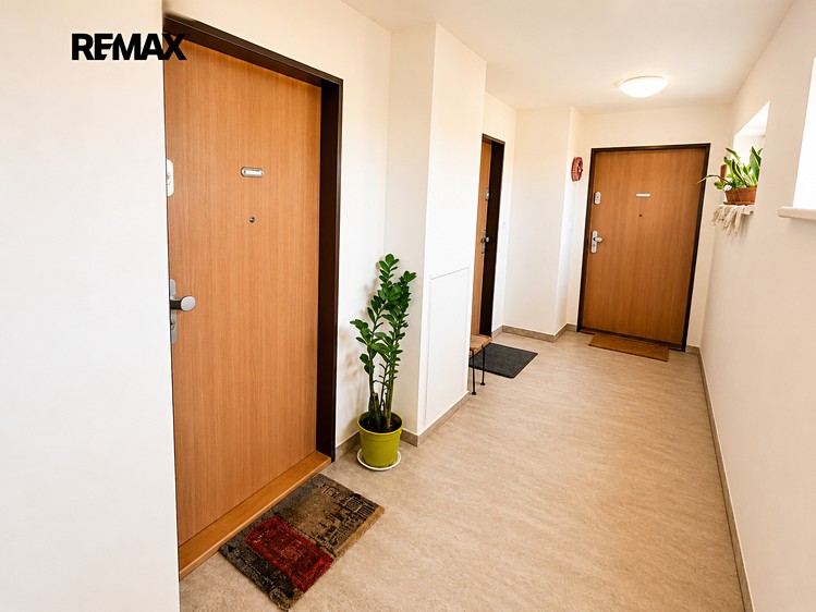 Pronájem bytu 1+kk, 32 m² (9 z 11)