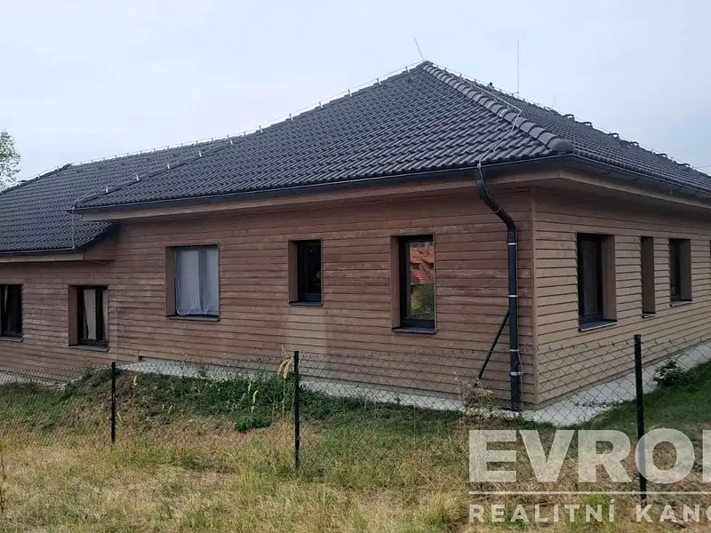 Prodej rodinného domu 378 m², pozemek 1262 m², Neveklov – náhled fotky 2