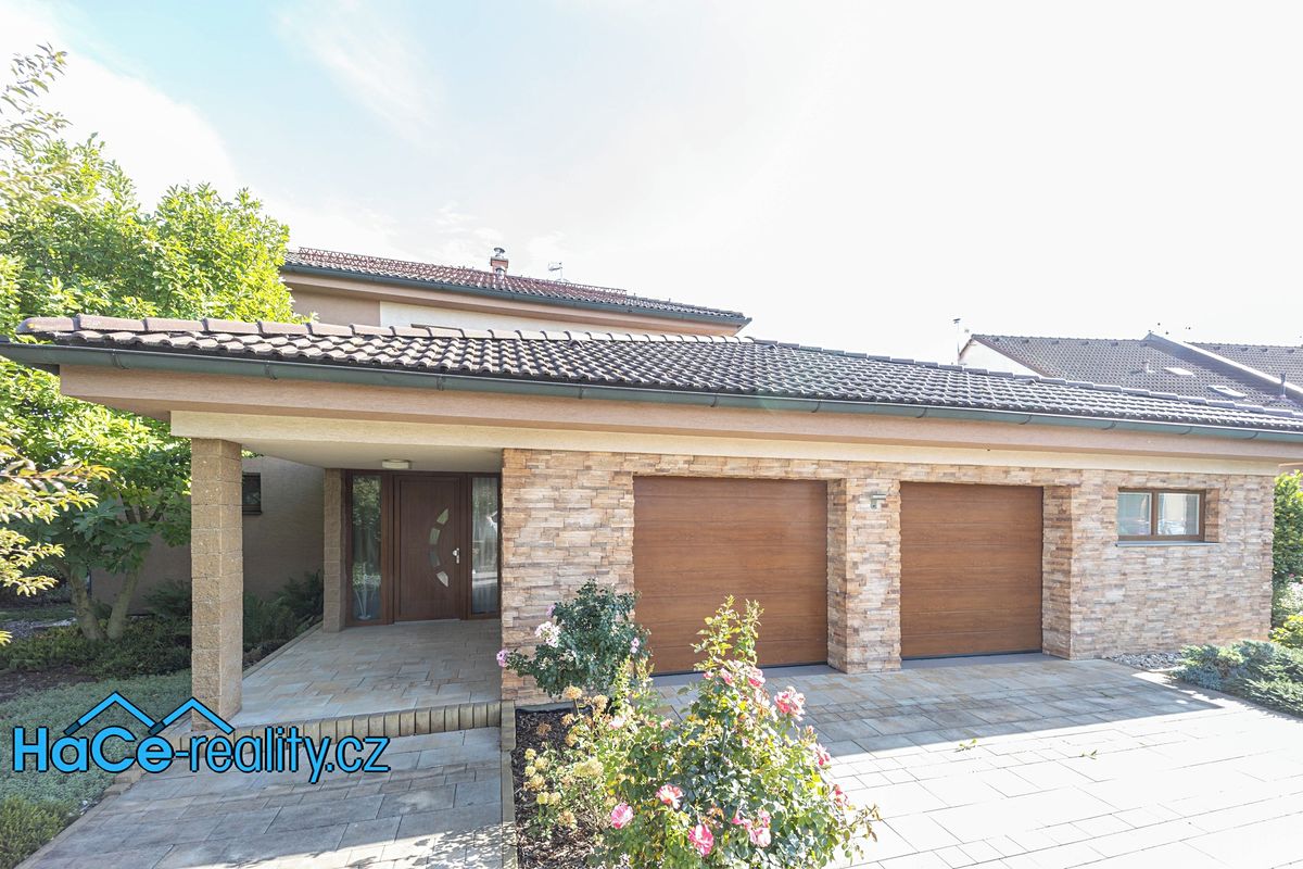Prodej rodinného domu 200 m², pozemek 905 m², Mikulovice – fotka 1 z 3