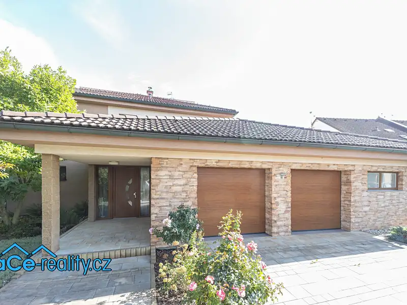 Prodej rodinného domu 200 m², pozemek 905 m², Mikulovice – náhled fotky 1