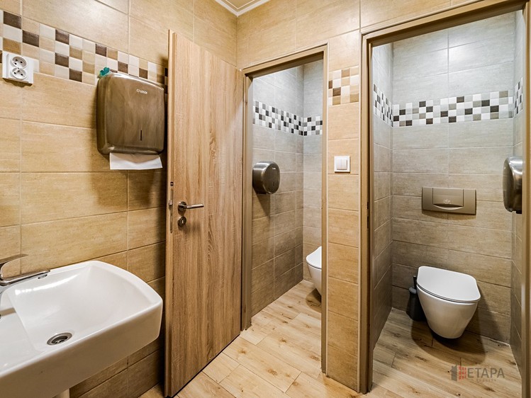 Prodej komerčního prostoru, 390 m² (13 z 25)