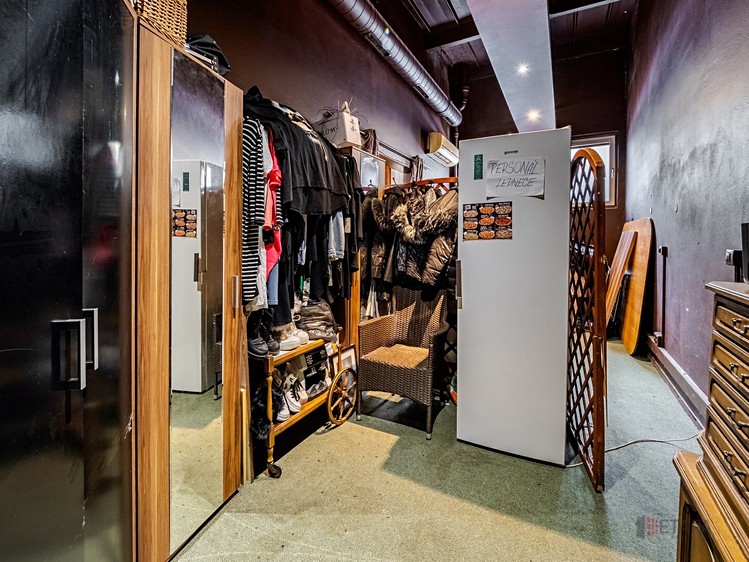 Prodej komerčního prostoru, 390 m² (15 z 25)