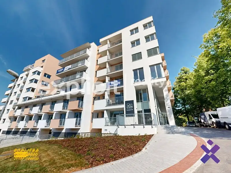 Pronájem garážového stání 15 m², Zlín – náhled fotky 3