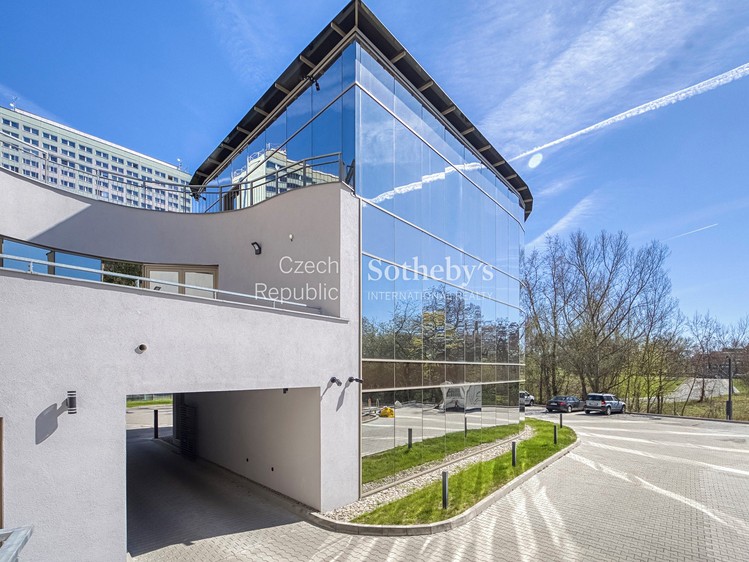 Pronájem komerčního prostoru, 1 500 m² (51 z 61)