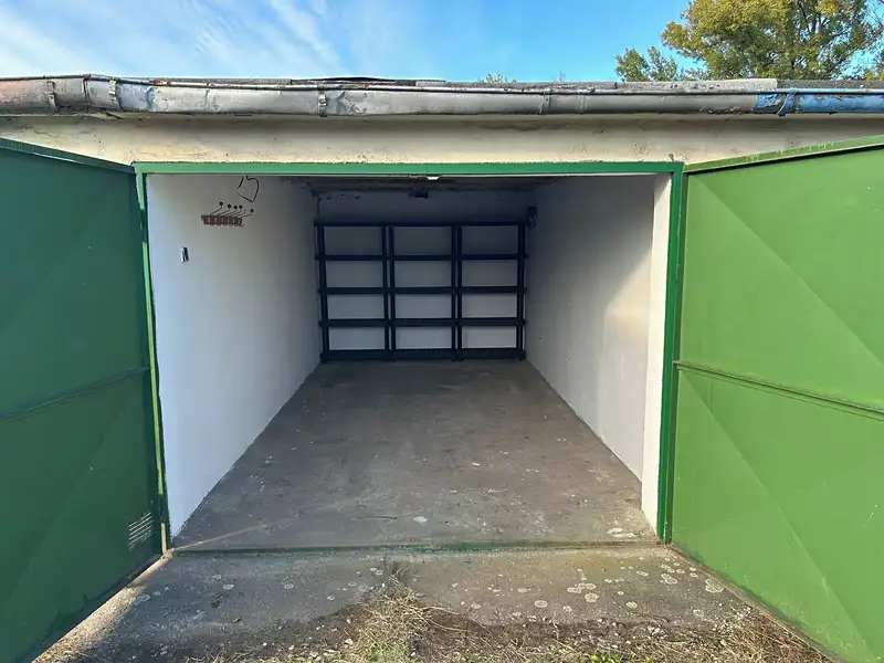 Pronájem garáže 18 m², Hradec Králové – náhled fotky 2
