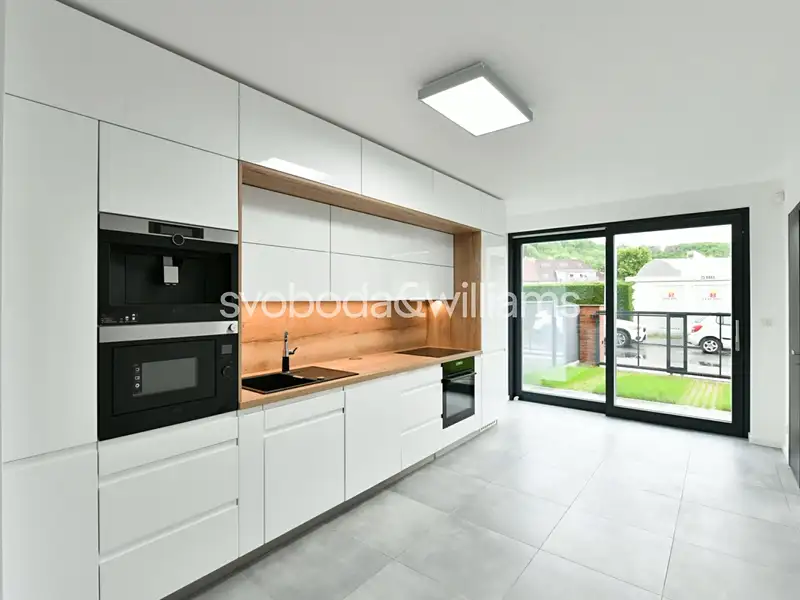 Pronájem rodinného domu 201 m², pozemek 302 m², Praha – náhled fotky 2