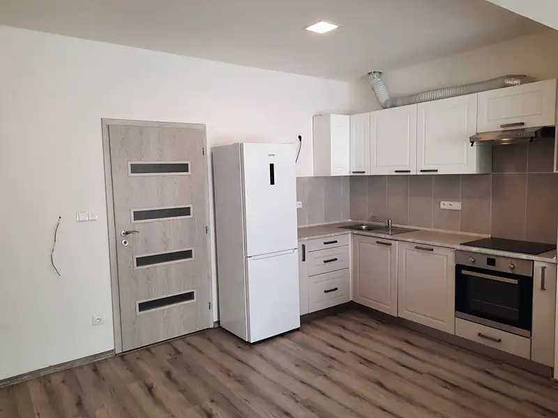 Pronájem bytu 1+kk 35 m², Praha – náhled fotky 2