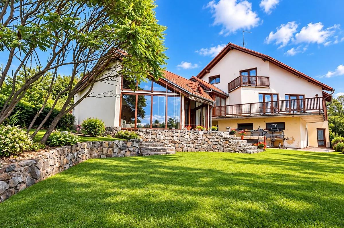 Prodej rodinného domu 400 m², pozemek 823 m²
