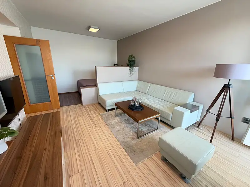 Pronájem bytu 3+1 81 m², Hradec Králové – náhled fotky 2