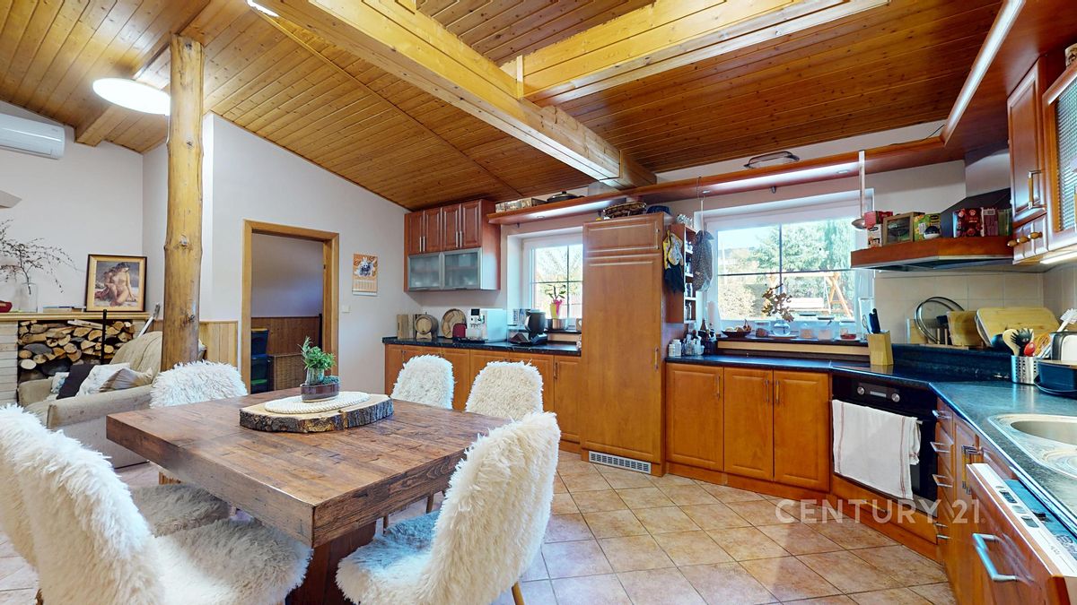 Prodej rodinného domu 294 m², pozemek 3067 m²