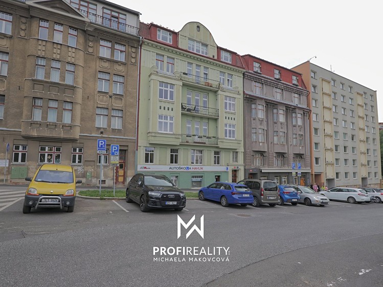 Pronájem bytu 3+1, 77 m² (2 z 9)